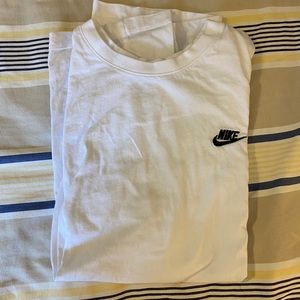 White Nike t shirt men’s xl sized